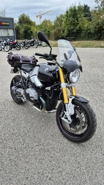 R NineT