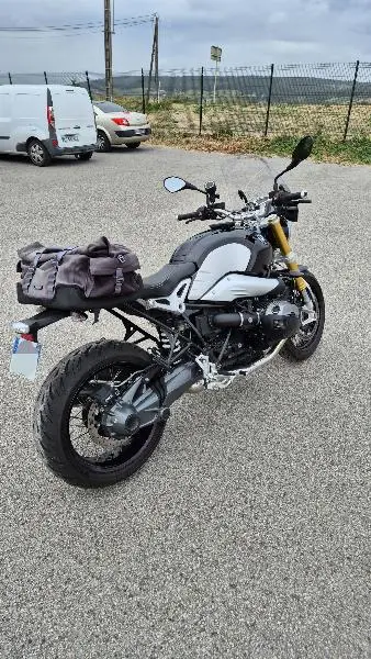 R NineT