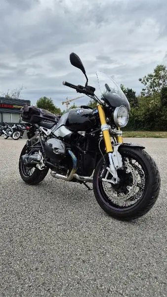 R NineT