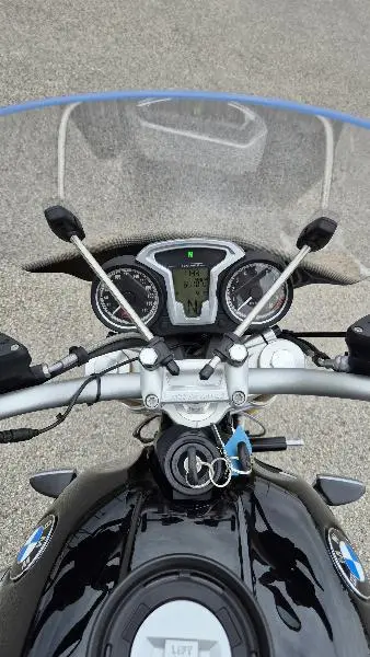 R NineT