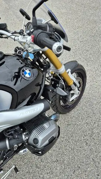 R NineT