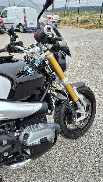 R NineT