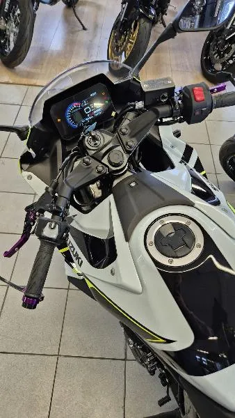 GSX8R