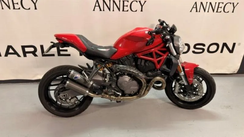 MONSTER 821 2018