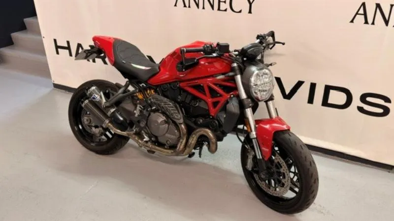 MONSTER 821