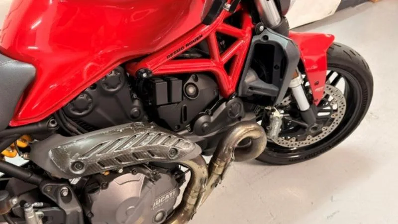 MONSTER 821