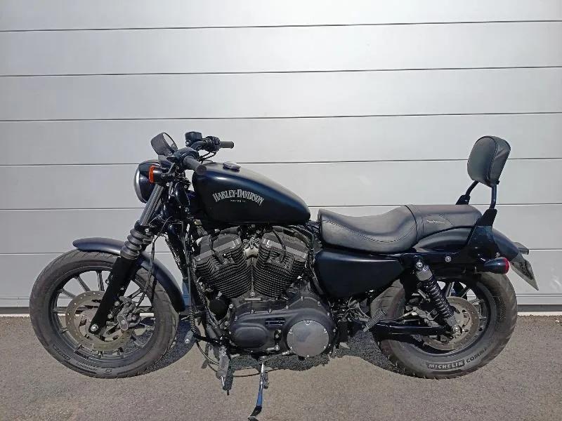 SPORTSTER IRON 883