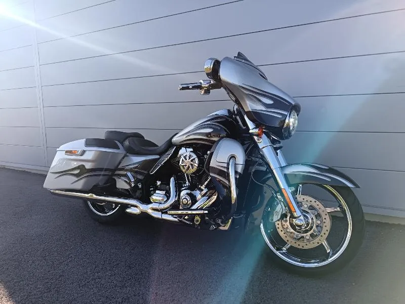 TOURING STREET GLIDE 1800 CVO