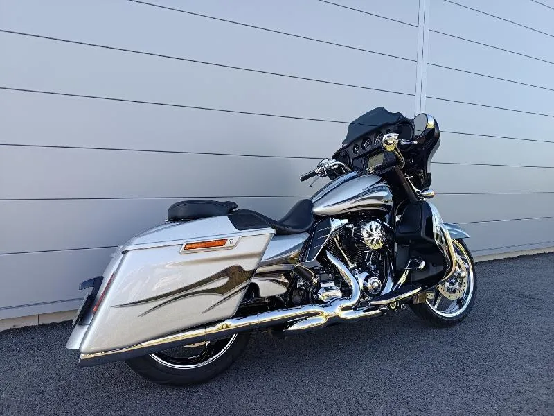 TOURING STREET GLIDE 1800 CVO