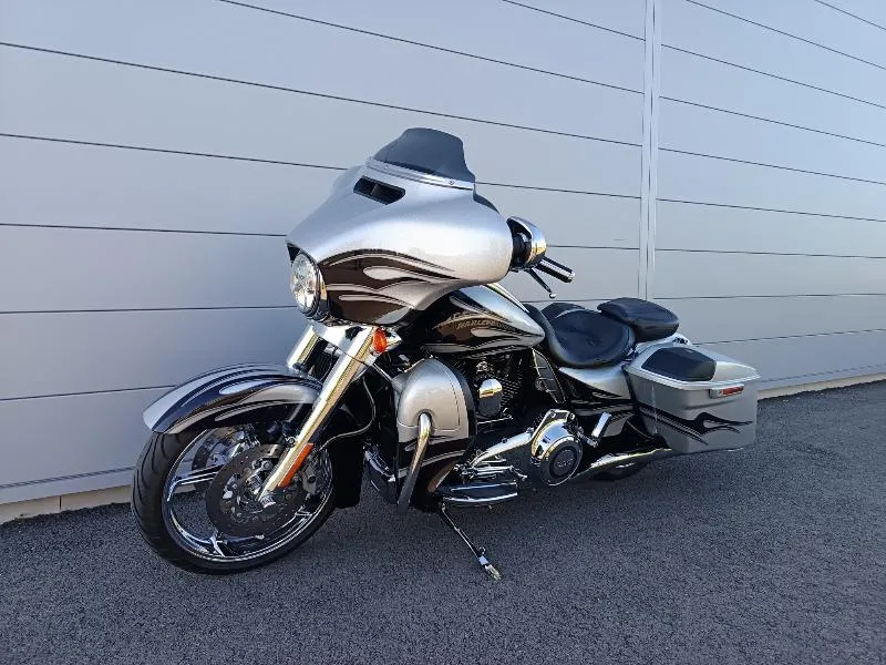 TOURING STREET GLIDE 1800 CVO