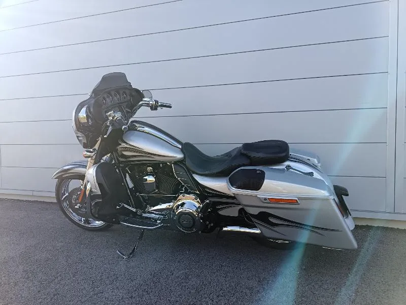 TOURING STREET GLIDE 1800 CVO