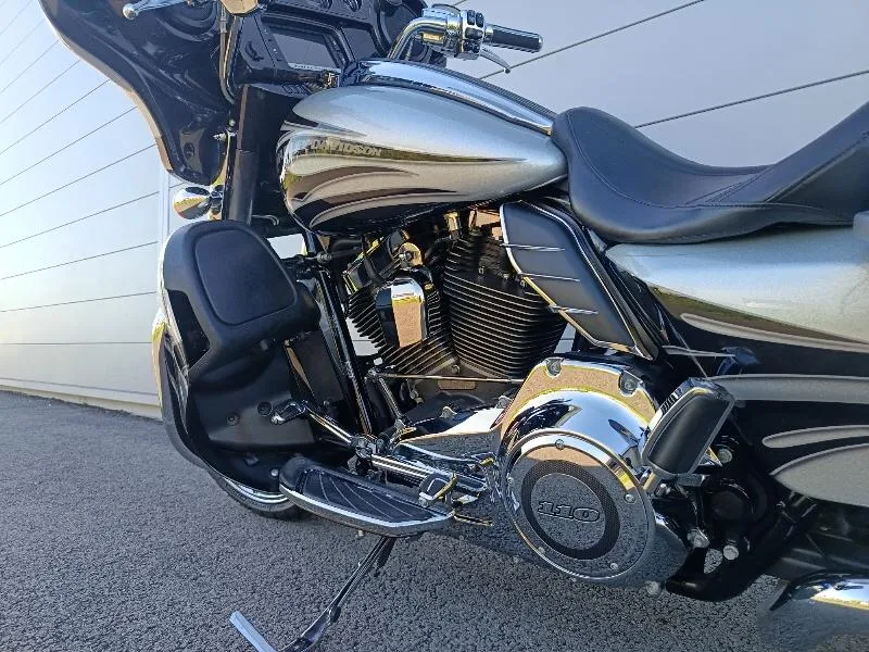 TOURING STREET GLIDE 1800 CVO