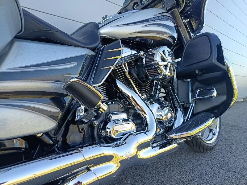 TOURING STREET GLIDE 1800 CVO