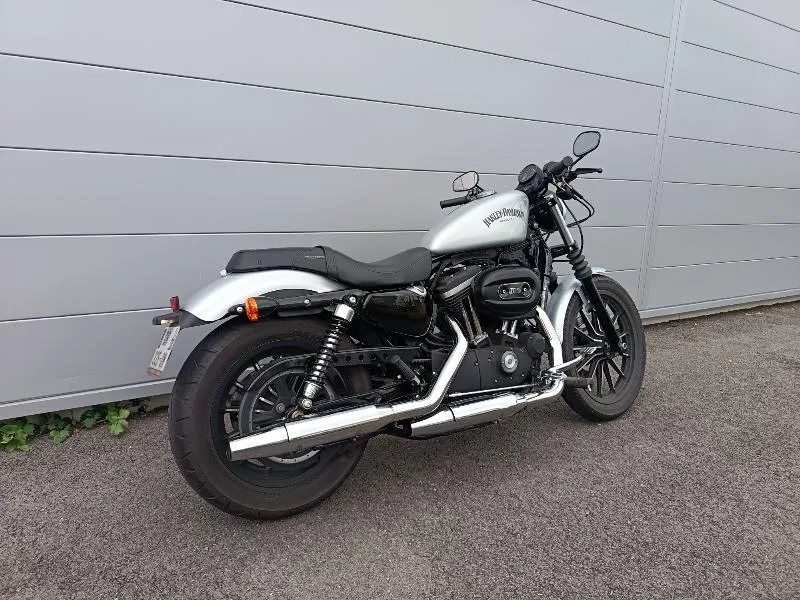 SPORTSTER IRON 883