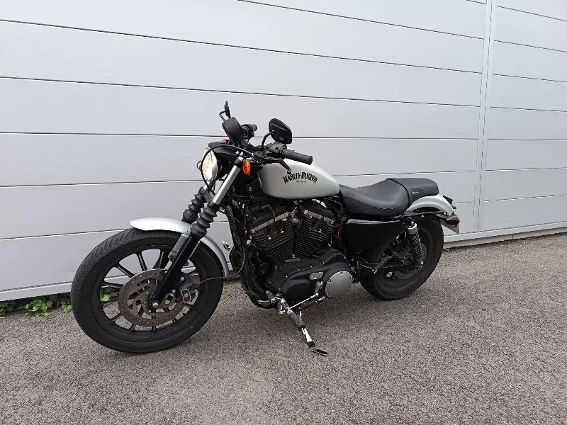 SPORTSTER IRON 883