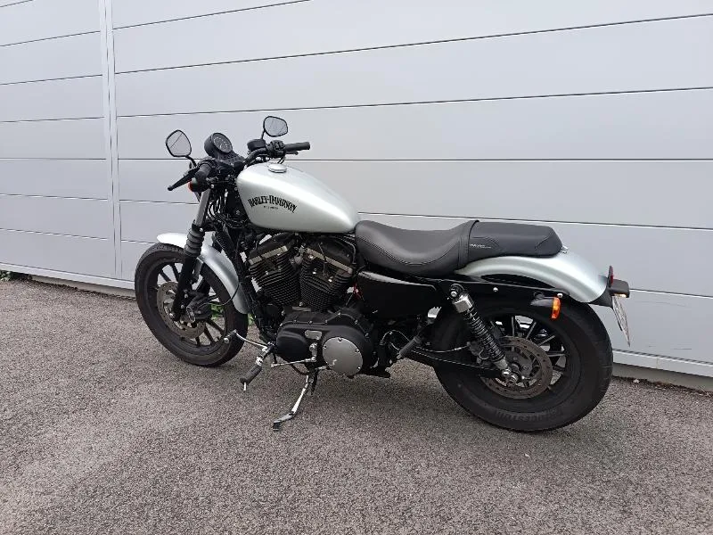 SPORTSTER IRON 883