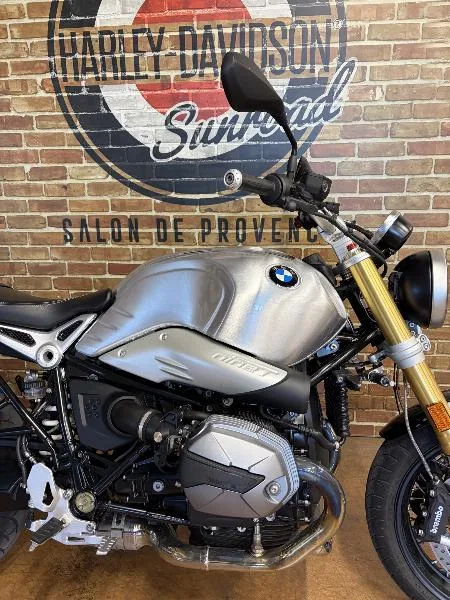 R NineT