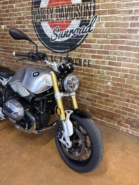 R NineT