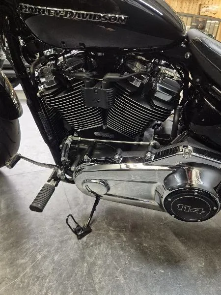 SOFTAIL BREAKOUT 1868