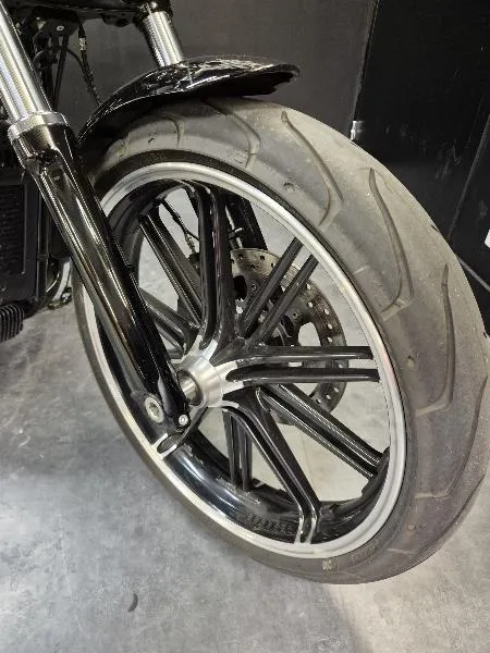 SOFTAIL BREAKOUT 1868