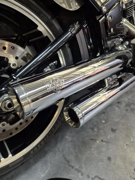 SOFTAIL BREAKOUT 1868