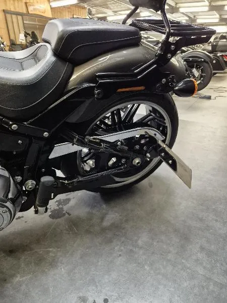 SOFTAIL BREAKOUT 1868