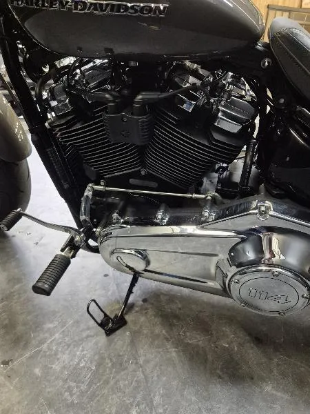 SOFTAIL BREAKOUT 1868