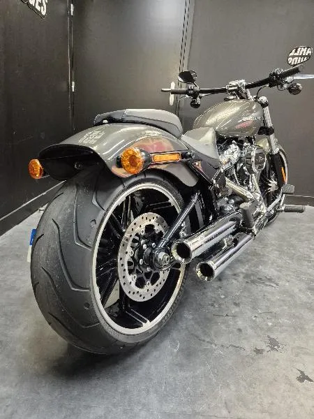 SOFTAIL BREAKOUT 1868