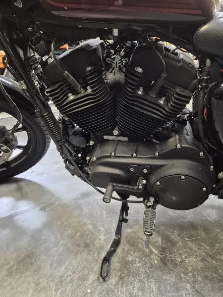 SPORTSTER IRON 1200