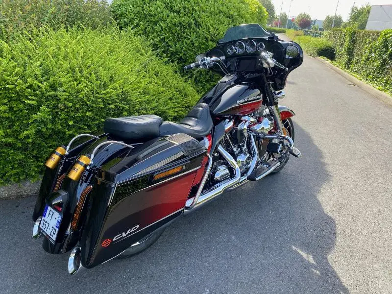 TOURING STREET GLIDE 1923 CVO 