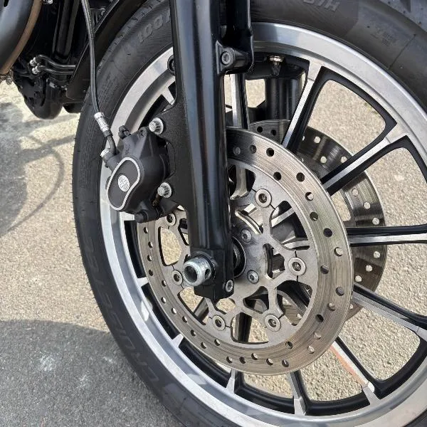 SPORTSTER 883 R