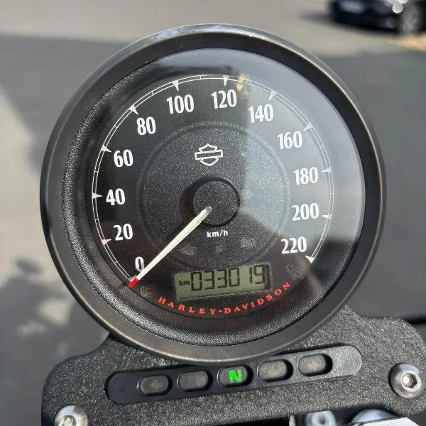 SPORTSTER 883 R