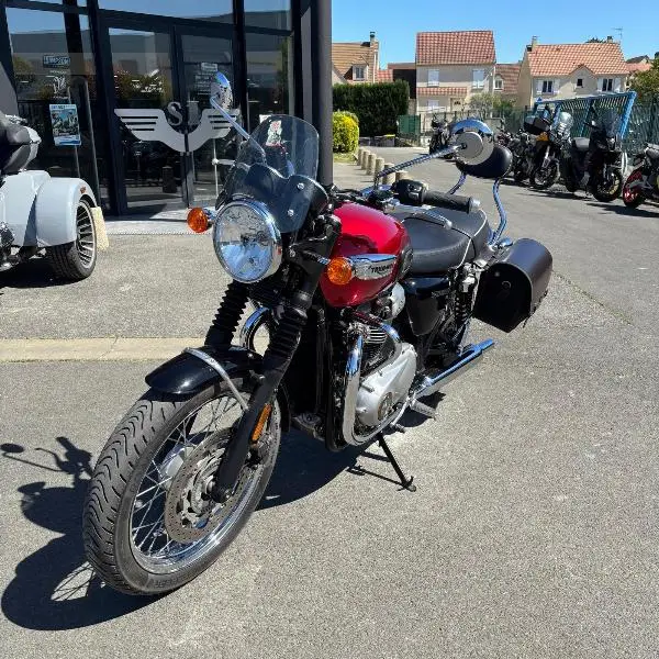 Bonneville T100