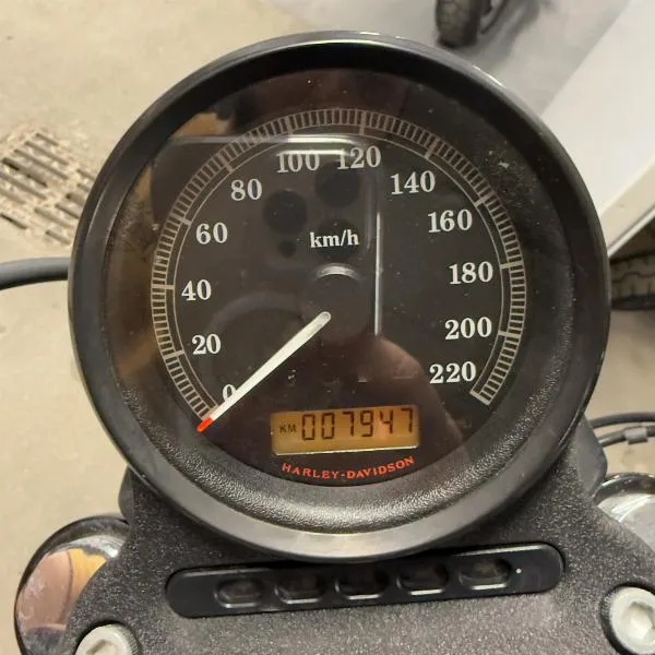 SPORTSTER 883