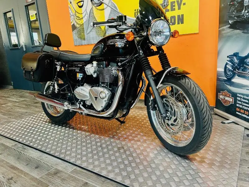 BONNEVILLE T120