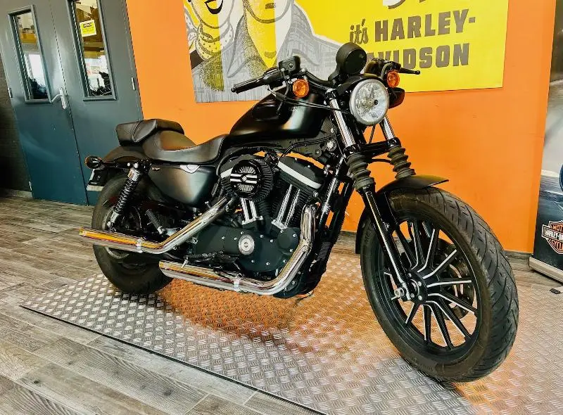 SPORTSTER IRON 883