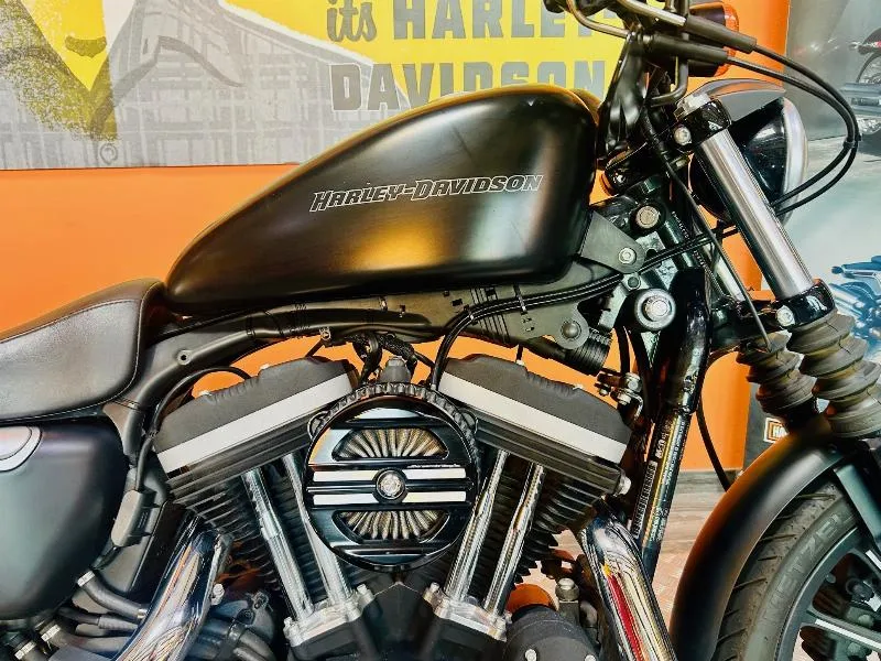 SPORTSTER IRON 883