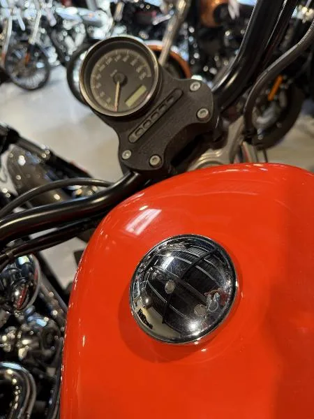 SPORTSTER 883 R
