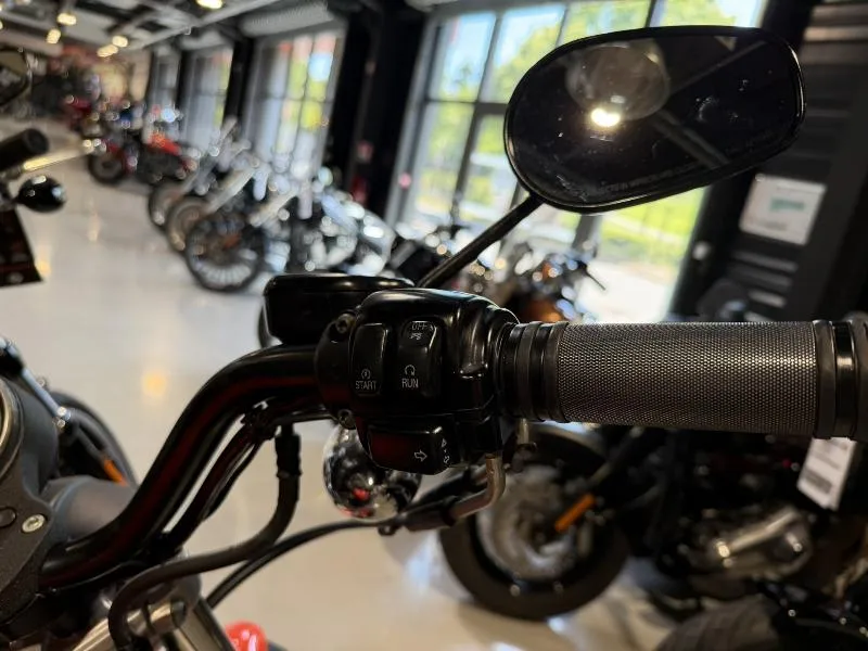 SPORTSTER 883 R