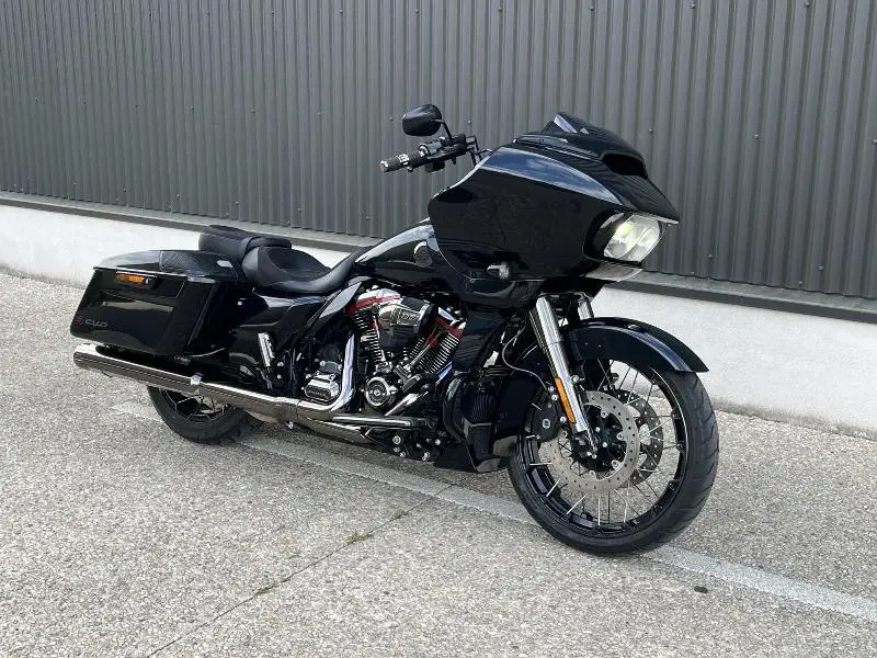 TOURING ROAD GLIDE 1923 CVO