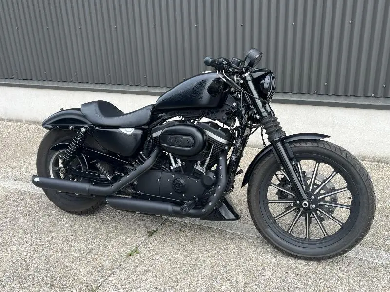 SPORTSTER IRON 883