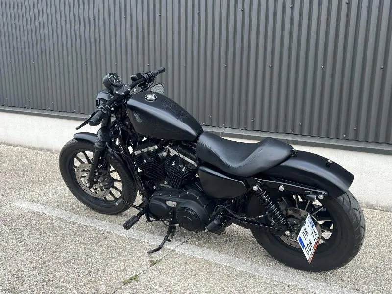 SPORTSTER IRON 883