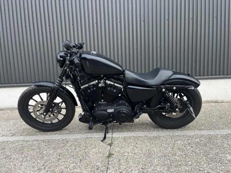 SPORTSTER IRON 883