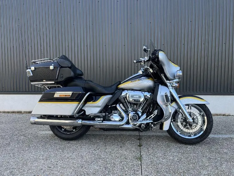 TOURING ELECTRA GLIDE 1800 ULTRA CLASSIC CVO 105th ANNIVERSAIRE