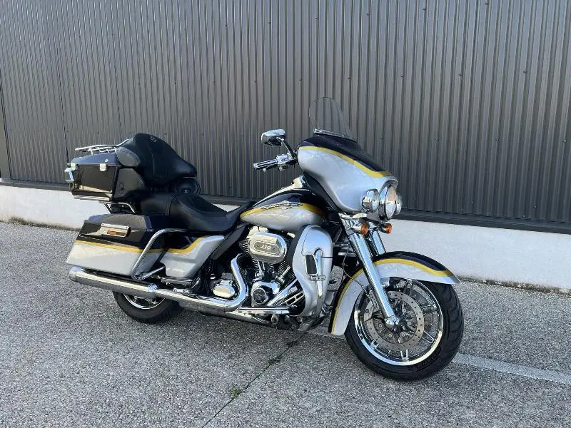 TOURING ELECTRA GLIDE 1800 ULTRA CLASSIC CVO 105th ANNIVERSAIRE