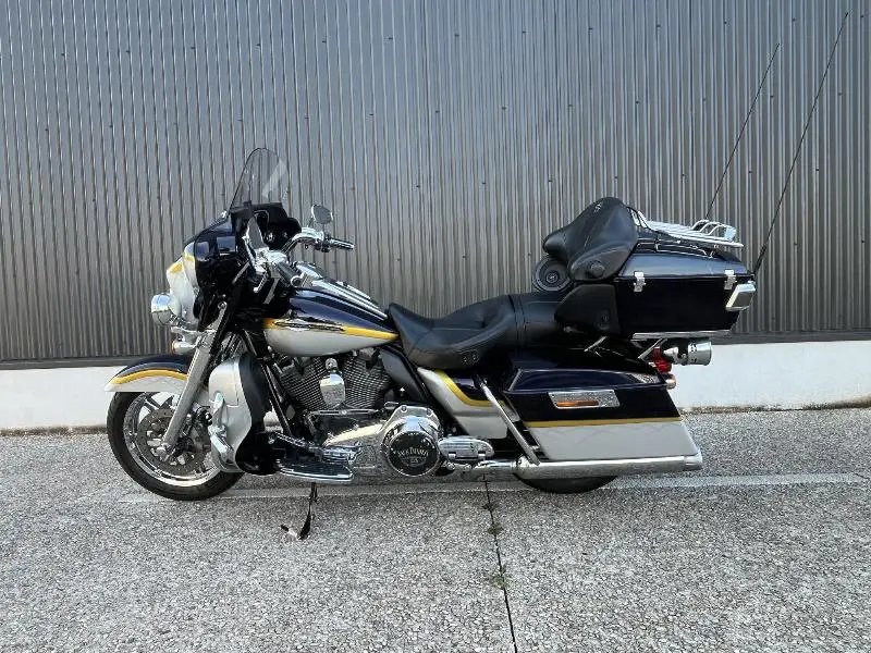 TOURING ELECTRA GLIDE 1800 ULTRA CLASSIC CVO 105th ANNIVERSAIRE
