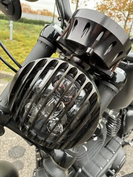 SPORTSTER IRON 883