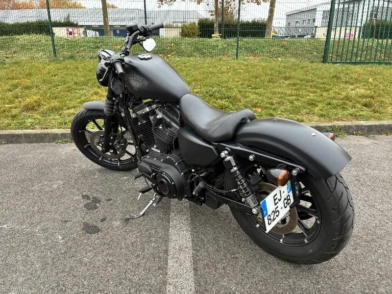 SPORTSTER IRON 883