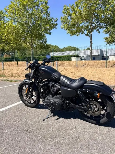 SPORTSTER IRON 883