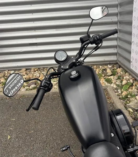 SPORTSTER IRON 883